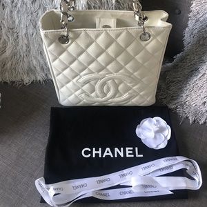 CHANEL Petite (PST) Caviar Tote